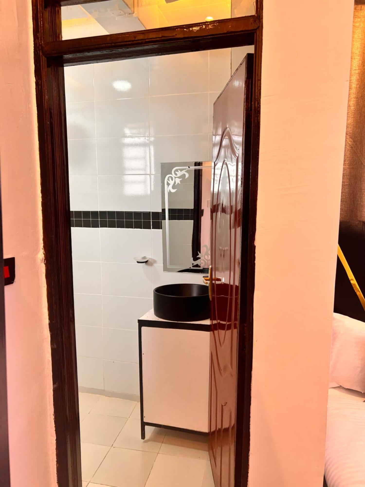 Sandalwood Suites Nakuru - Studios & One Bedroom Suites ภายนอก รูปภาพ